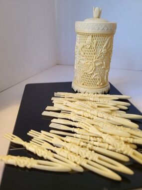 1978 Celluloid Cocktail Fork Set